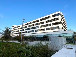 다른 대학교와 공유하는 콩도르세 캠퍼스 북부 연구 건물.