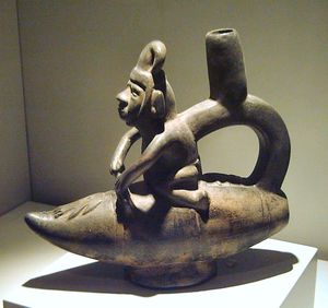 토토라 부교를 탄 어부를 묘사한 치무 항아리 (1100–1400 CE)
