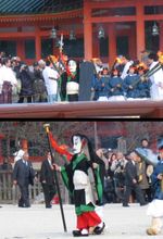 헤이안 신궁에서 열린 일본 신토 의례인 호소시(2010).