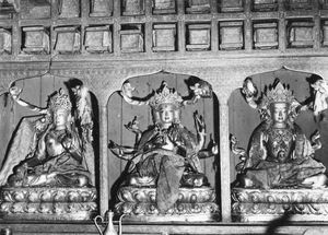 세라 사찰의 예배당에 있는 신들의 이미지