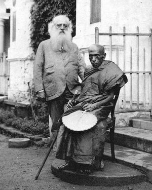 히카두웨 스리 수망갈라 테로 (왼쪽)와 헨리 스틸 올코트 대령