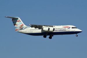 2005년 BA 시티플라이어의 Avro RJ100 항공기, 영국항공 민족 도색 중 하나를 적용한 모습