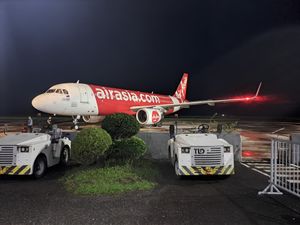 다니엘 Z. 로물데스 공항에서 포착된 필리핀 에어아시아 소속 에어버스 A320-200