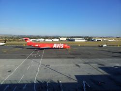 1타임의 맥도넬 더글러스 MD-87 ZS-TRH, 랜세리아 국제공항에서 AVIS 도색