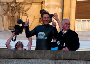 2011년 스포츠 릴리프를 위해 템스 강을 수영한 후의 월리엄스