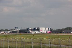 항공기 관찰 플랫폼에서 터미널을 바라본 모습