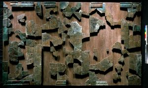 2세기에 제작된 콜리니 달력의 재조립된 태블릿 개요, 원시 골어 텍스트가 사용된 태음태양력