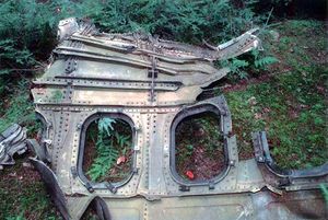 기체 창틀 부분 잔해