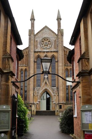 칩 스트리트에서 바라본 연합 개혁 교회와 감리교회