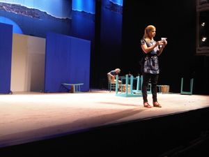 로레 데이크만}} 분)