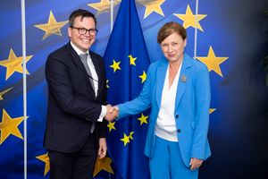 베라 요우로바 가치 및 투명성 담당 유럽 집행위원회 부위원장과 APPF 이사 파스칼 숀아르