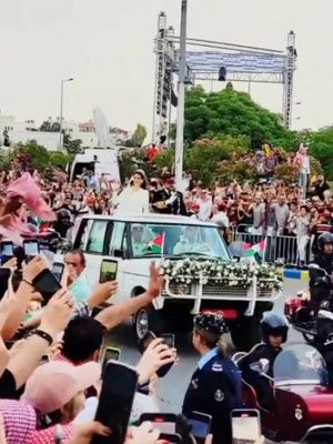 결혼식 후 왕세자 부부(암만, 2023년 6월 1일)