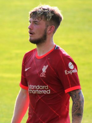 2021년 리버풀에서 뛰고 있는 엘리엇