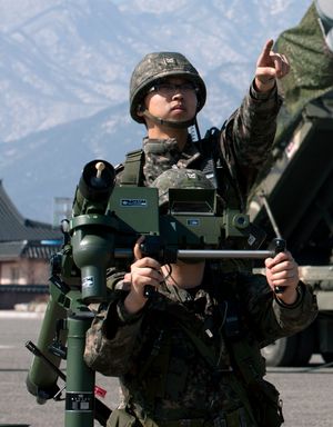 신궁 미사일(KP-SAM)은 러시아 미사일인 9K38 이글라를 바탕으로 만들어졌다.