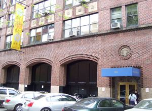 214 이스트 21번가 건물