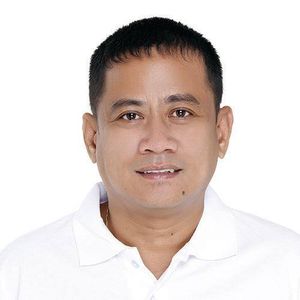 현직 시장 빅 폴 몰리나 살라르다