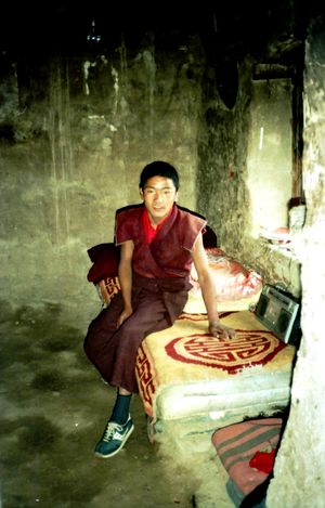 1993년 티베트 예르파에서 명상 수행 중인 젊은 승려