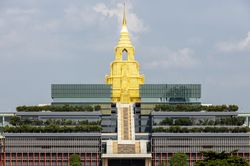 2021년 5월 1일 공식 개관한 사파야-사파사탄은 태국 국회의 세 번째이자 현재 회의 장소이다.