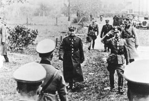 1939년 바르샤바 항복 서명 직전의 쿠트셰바 장군