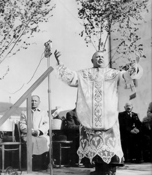 1941년 가톨릭 미사를 집전하는 요제프 티소 대통령