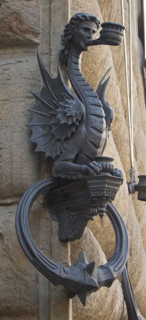 깃대 받침대, 니콜로 그로소 (일 카파라)의 철제 장식