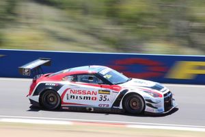 알렉스 번콤, 치요 카츠마사, 볼프강 라이프가 닛산 GT-R Nismo GT3로 시리즈 챔피언십에서 우승했다.
