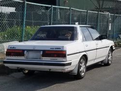 토요타 크레스타(1985년형 슈퍼 루센트 사양) 후측면