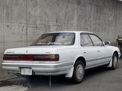 토요타 크레스타(1989년형 슈퍼 루센트 엑시드 사양) 후측면