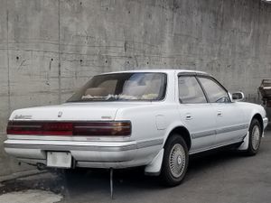 토요타 크레스타(1989년형 슈퍼 루센트 엑시드 사양) 후측면