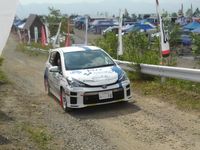 전일본 랠리 선수권의 아마노/이노우에 조의 비츠