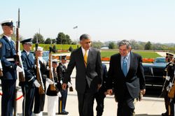 미국 방문 중인 아지즈