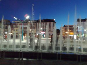 비하치 신 광장(Novi trg)과 분수 (보스니아 헤르체고비나 비하치)