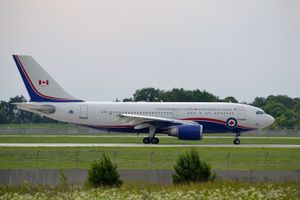 2013년 VIP 운송 서비스로 사용된 CC-150 폴라리스 No. 01 (2014)