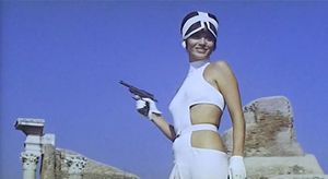 엘자 마르티넬리 as 올가.