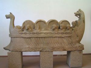 유명한 와인 선박 기념물. 나중에 노이마겐의 요새 벽에 내장되었다.