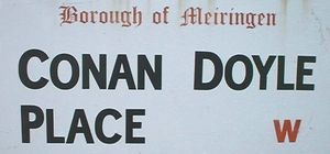 홈즈 박물관 밖의 거리 표지판
