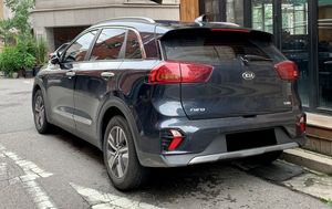 기아 더 뉴 니로 후측면