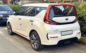 기아 쏘울 부스터 후측면