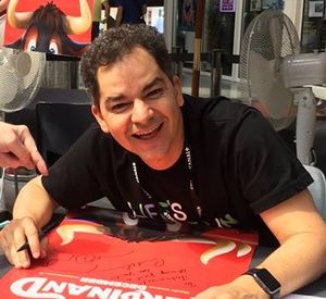 2017년 안시 국제 애니메이션 영화제에서 영화 포스터에 서명하는 카를루스 살다냐 감독