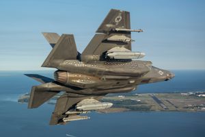 F-35C에 장착된 AGM-158C의 비행 테스트. NAS 팻 억센트 리버에서 2024년 9월