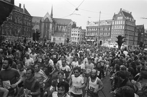 1980년 담 광장에서 마라톤 출발 모습