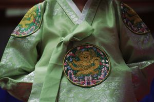 왕실 문장이 있는 당의