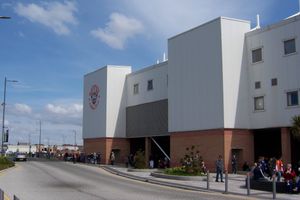 2010년에 촬영된 웨스트 스탠드의 외관