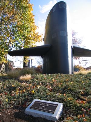 조지 워싱턴(SSBN-598) 함교. 잠수함 부대 도서관 및 박물관 외부에 전시되어 있다. (코네티컷주 그로턴)