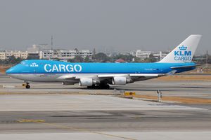 KLM 카고의 보잉 747-400ERF (기수 아래쪽에 마르틴에어 로고가 있음)