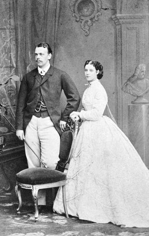 다우마르와 두 번째 약혼자 알렉산드르 황태자. 약혼 사진.