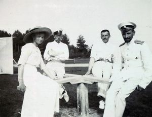 올가 니콜라예브나 여대공과 파벨 보로노프, 1912년경. 올가는 보로노프와 사랑에 빠졌고, 그가 결혼했을 때 슬퍼했지만, 그에게 행운을 빌었다.