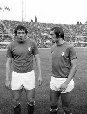 1973년, 이탈리아 국가대표팀의 풀리치(우측)와 조르조 키날리아