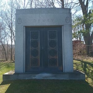 듀이 주지사의 묘지