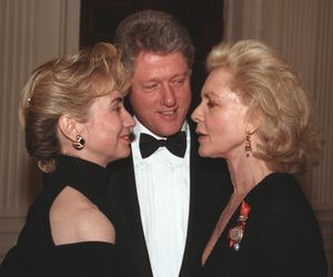 1993년 1월 백악관 행사에서 힐러리와 빌 클린턴과 함께 있는 버콜